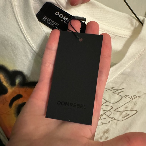 Dom Rebel Tee Duck Holding Heart - Picture 7 of 7